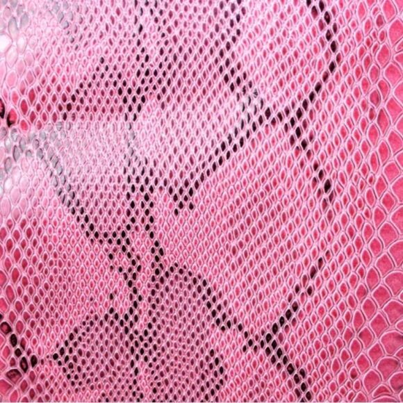 Kim Kardashian pink tote in faux snake print - Picture 3 of 16